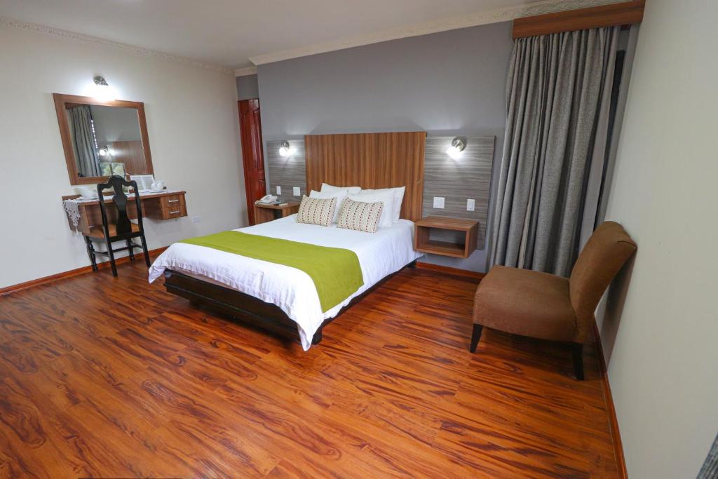 Postel nebo postele na pokoji v ubytování Hotel Puerta del Sol