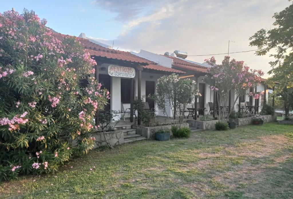 a house with pink flowers in the yard at Asprovalta Rooms in Kariotes