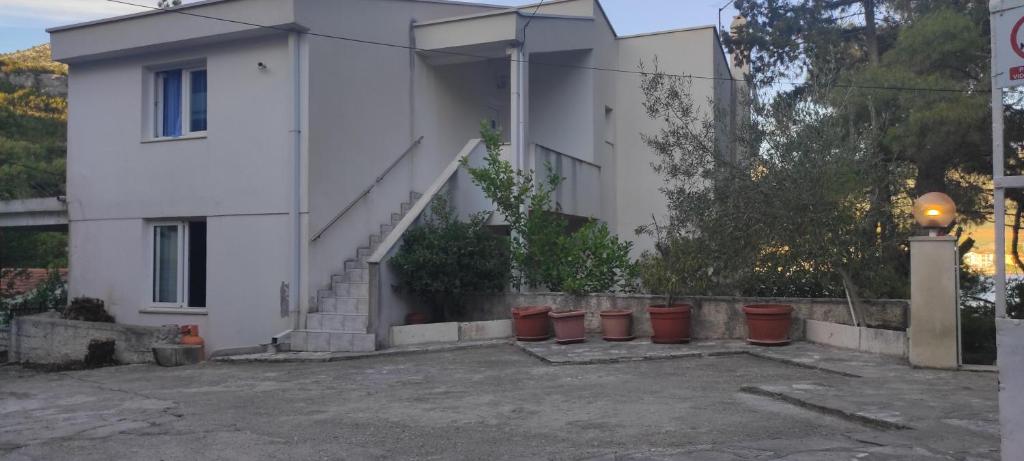 Budova, v ktorej sa apartmán nachádza