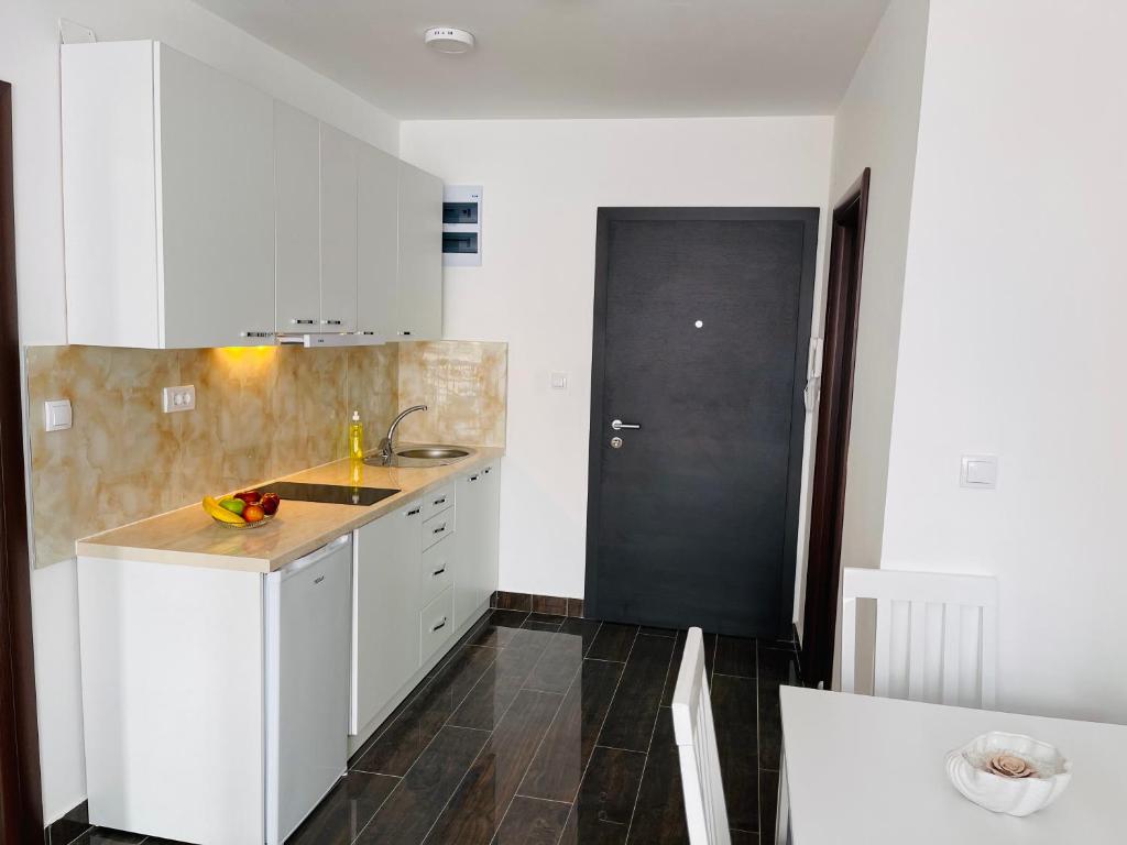 Cucina o angolo cottura di Apartmani Zivkovic Srebrno Jezero