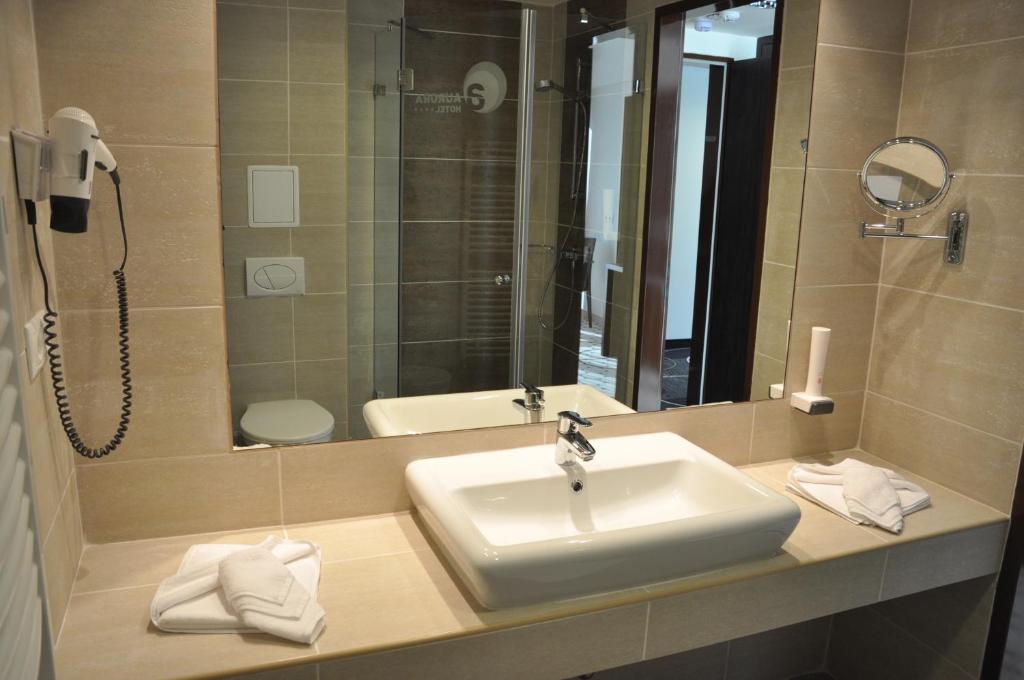 Koupelna v ubytování Hotel Aurora