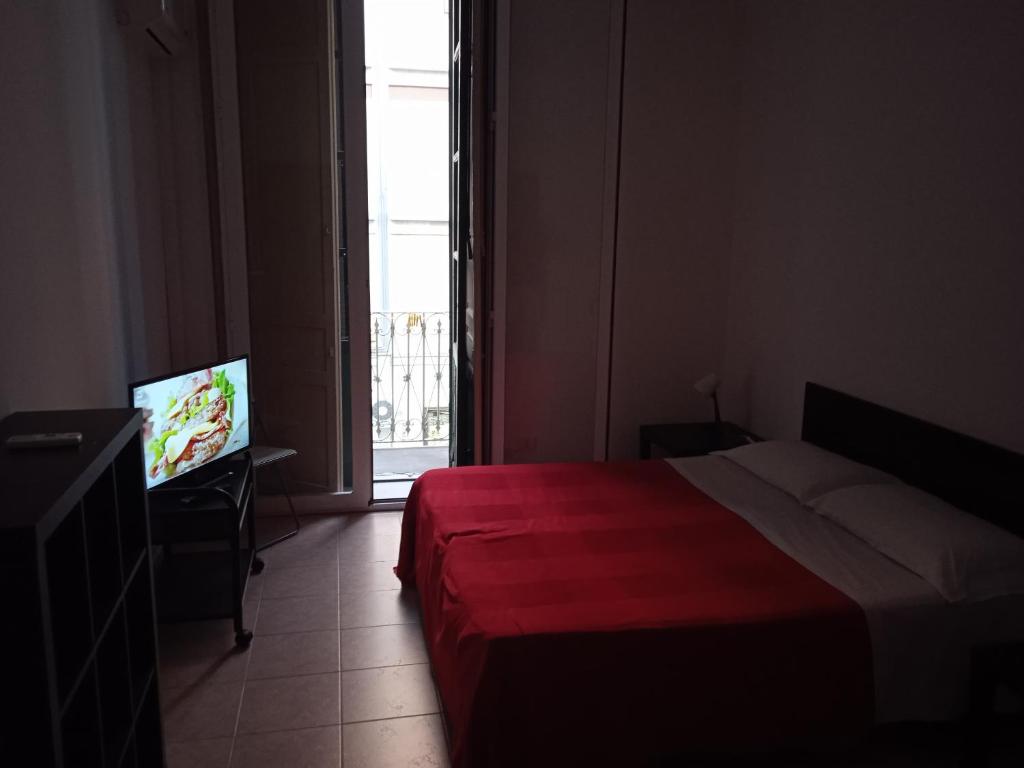 Postel nebo postele na pokoji v ubytování B&B Caravaggio only 200 metres from Ortigia