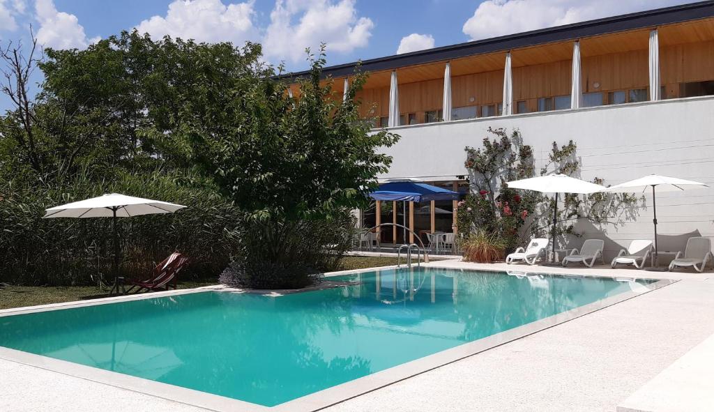 Bazén v ubytování Hotel Gracanica nebo v jeho okolí