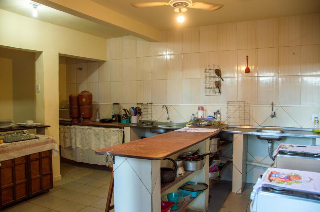 Kuchyň nebo kuchyňský kout v ubytování Chapada Backpackers Hostel Agência