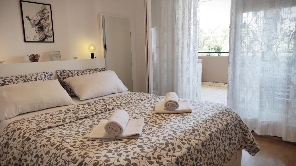Un pat sau paturi într-o cameră la Apartment Leone Umag