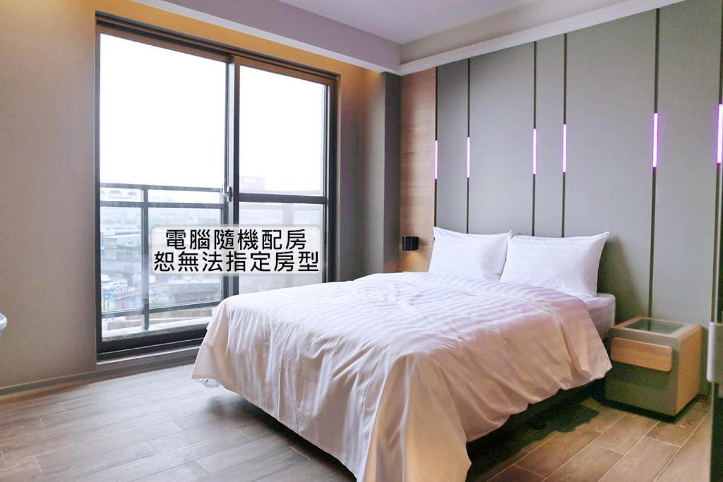 Rúm í herbergi á KIWI SHARE HOTEL ZHONGLI