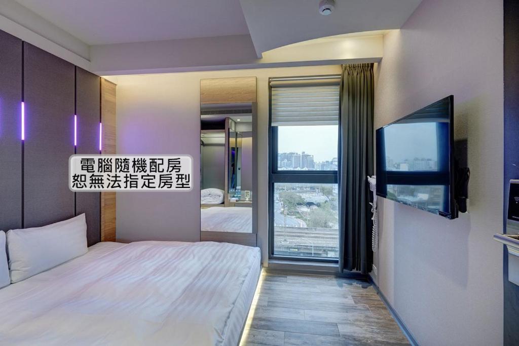 Rúm í herbergi á KIWI SHARE HOTEL ZHONGLI