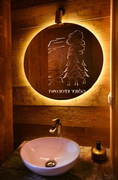 Łazienka w obiekcie Apartamenty u Harrego BOUTIQUE SPA z klimatyzacja, balkon, sauna, tężnia parking