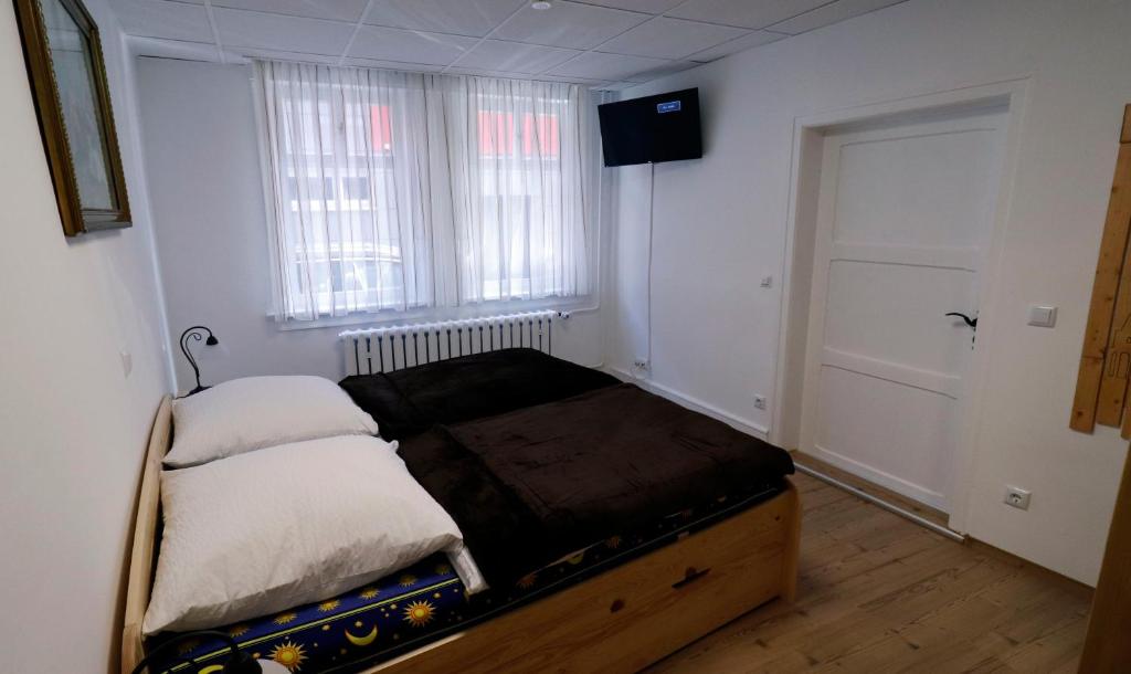 Postel nebo postele na pokoji v ubytování Gästezimmer zum rotem Karpfen