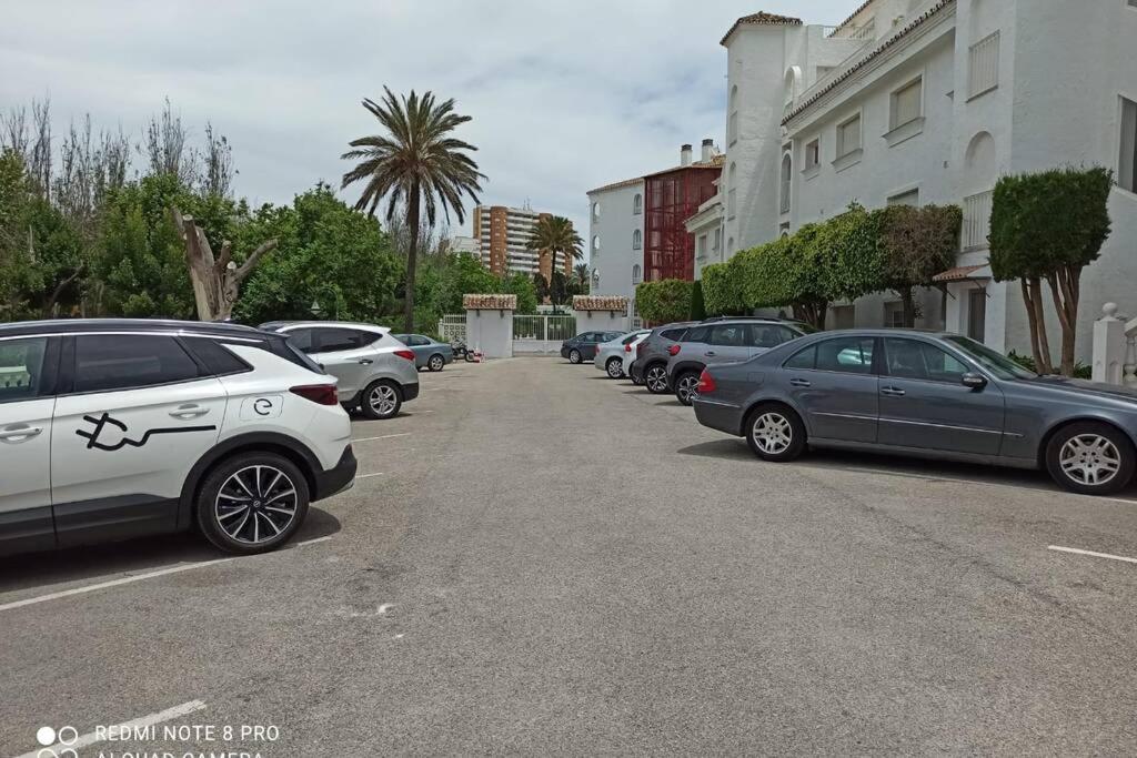 Fotografia z galérie ubytovania Apartamento en Playa Real, en 1ª línea de playa v Marbelli