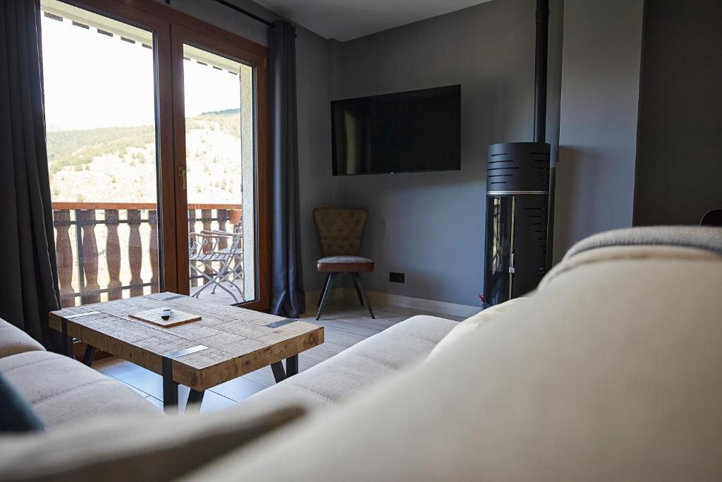 TV a/nebo společenská místnost v ubytování Soldeu Gall de Bosc Luxury Apartment apt Bon aire