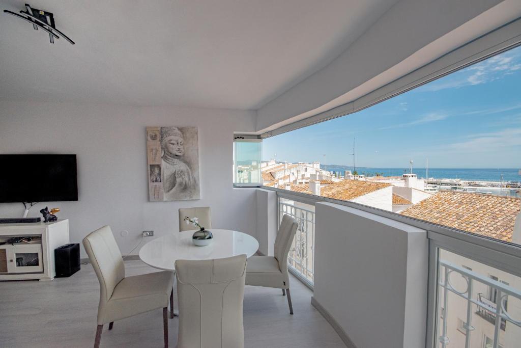 Directly in Puerto Banus, Marbella, Marbella – 2022. aasta ...