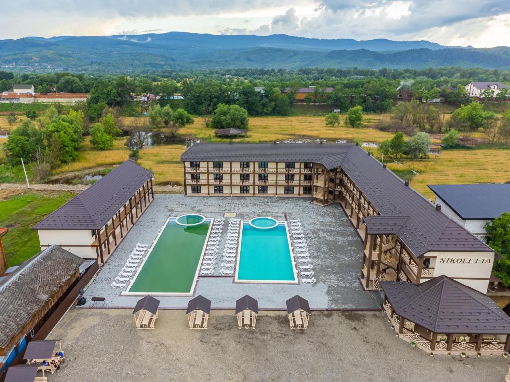 Nespecifikovaný výhled na hory nebo výhled na hory při pohledu z hotelu