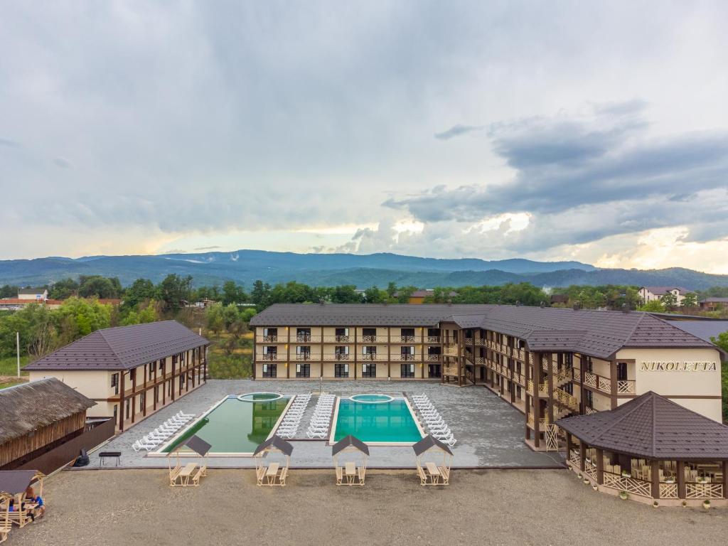 Nespecifikovaný výhled na hory nebo výhled na hory při pohledu z hotelu