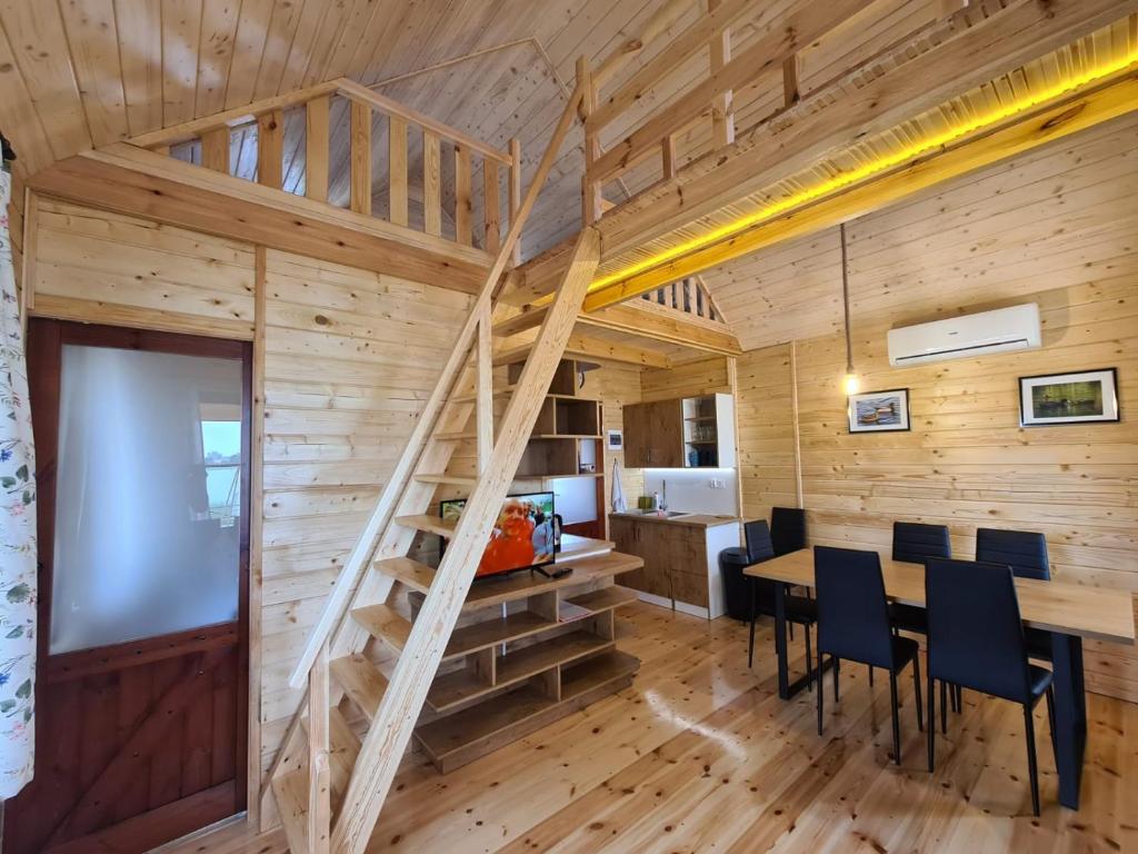 Fotografia z galérie ubytovania Siedlisko nad jeziorem Skarlińskim 5B, mazury, jezioro, domek, bania v destinácii Kurzętnik