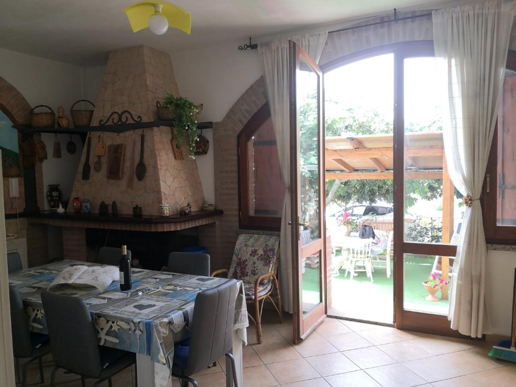 Bronzetto a Gonnesa - Confortevole Casa con Patio