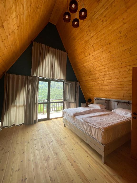 Postel nebo postele na pokoji v ubytování Kirovi Tun