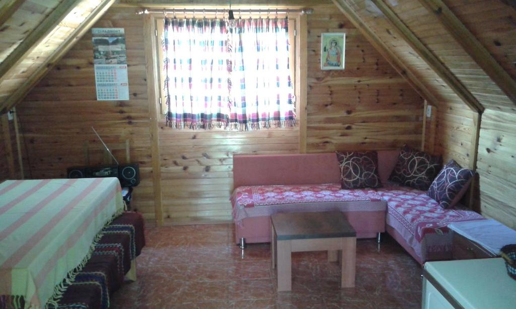 Postel nebo postele na pokoji v ubytování Brvnara Lug, apartman
