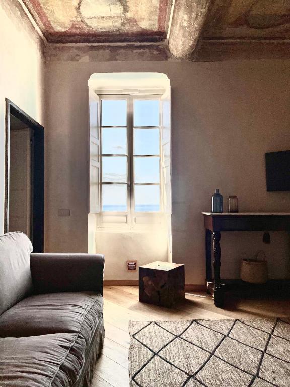 Televízia a/alebo spoločenská miestnosť v ubytovaní Corallini Luxury Apartments - Bokè Apartment