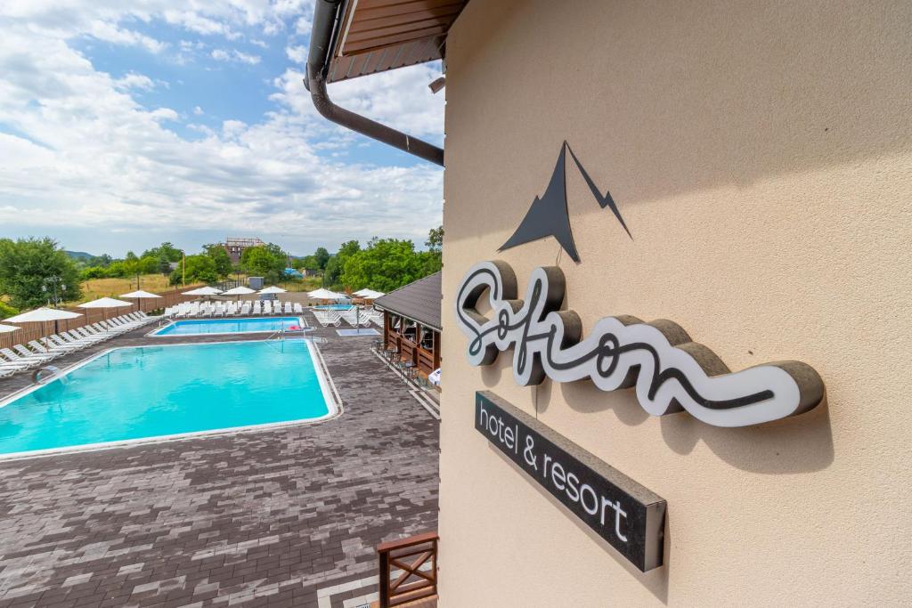 Bazén v ubytování Sofion hotel&resort nebo v jeho okolí
