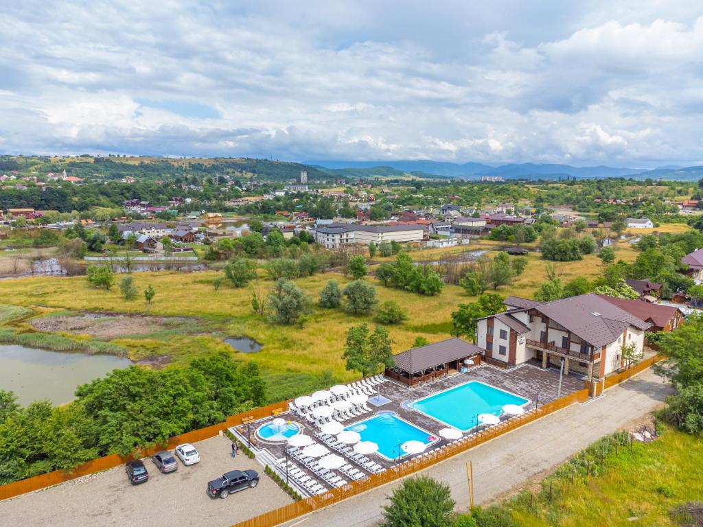 Nespecifikovaný výhled na hory nebo výhled na hory při pohledu z hotelu