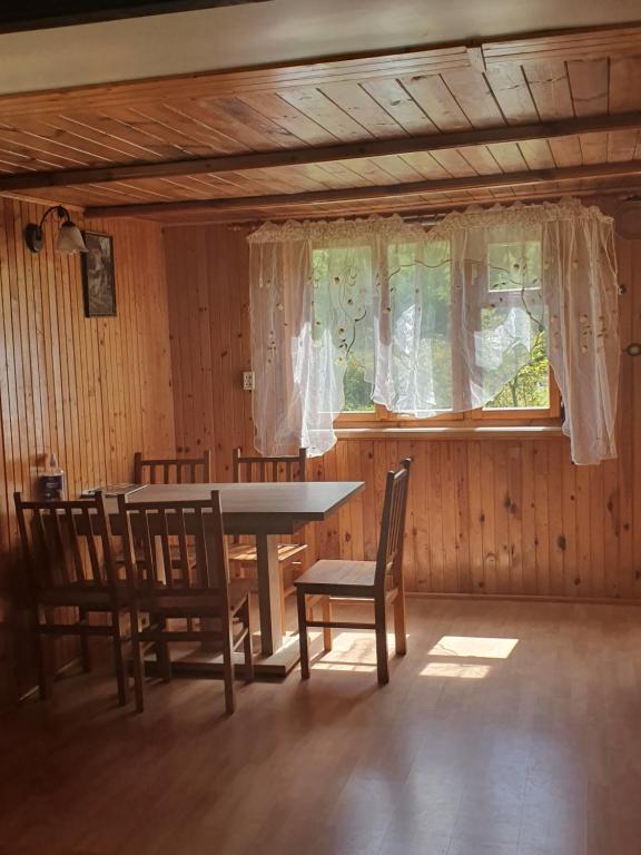 Fotografia z galérie ubytovania Domek nad jeziorem v destinácii Majdy
