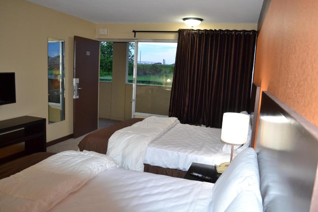 Motel 75 Monroe - Double Room With Two Queen Beds - Smoking
