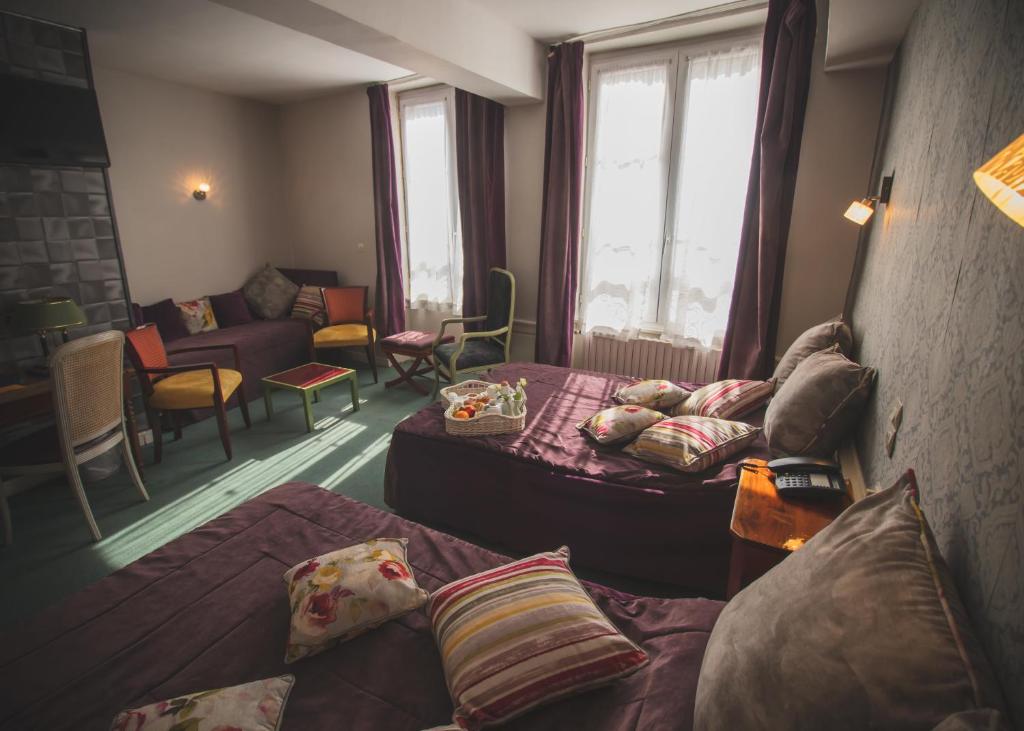 Hôtel De La Banniere De France - Habitación Cuádruple