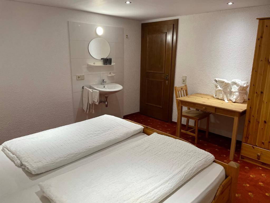 A bed or beds in a room at Haus Resi