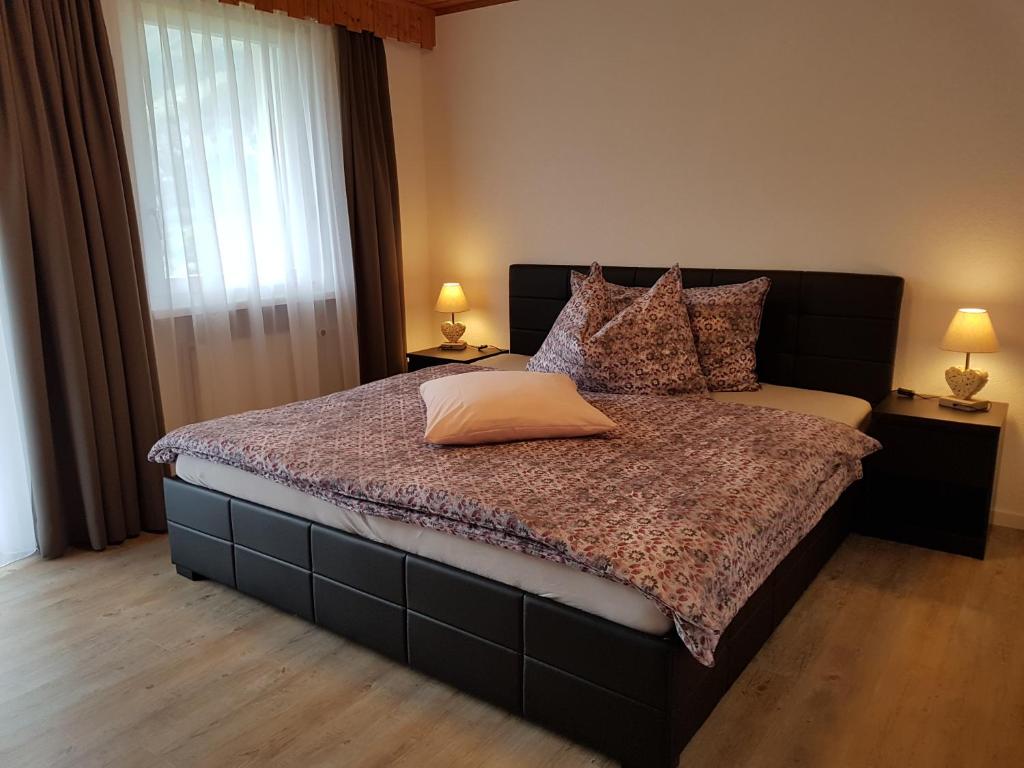 Ένα ή περισσότερα κρεβάτια σε δωμάτιο στο Chalet Schneevogul