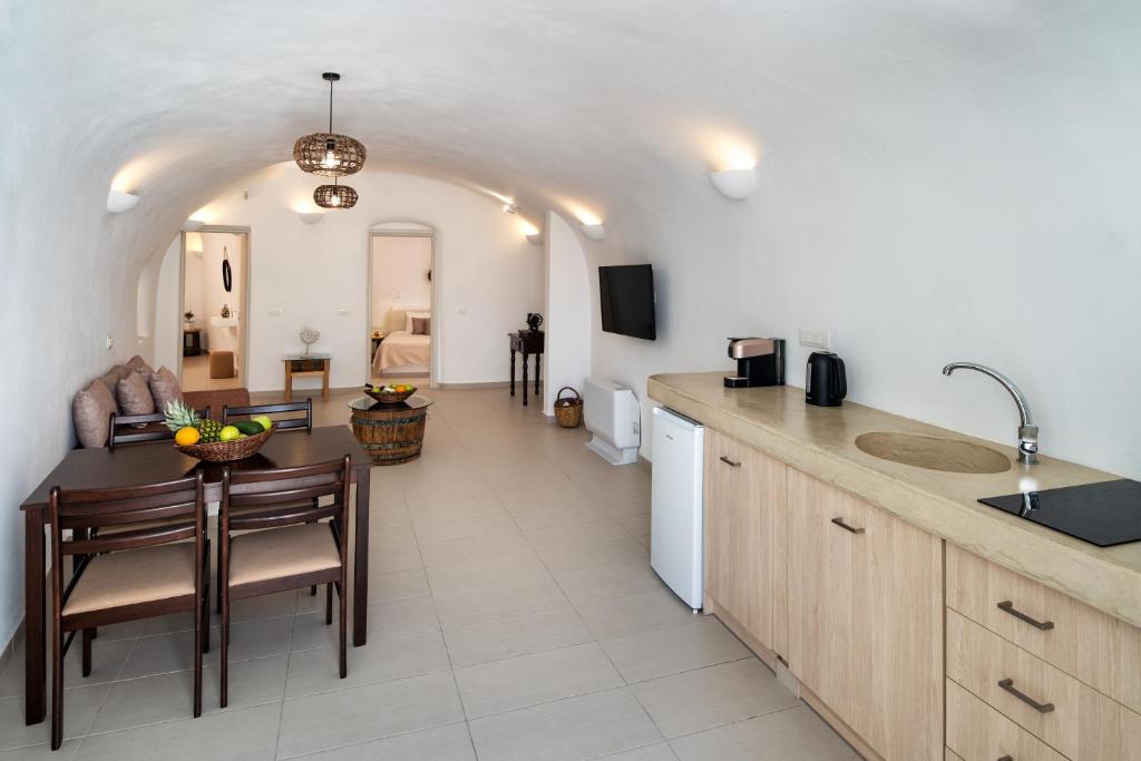 Kuchyň nebo kuchyňský kout v ubytování Aegean Mist Luxury Suites