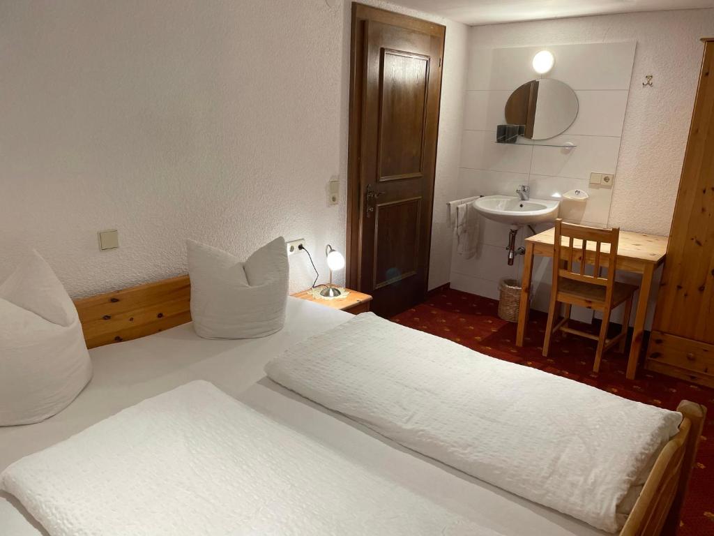 A bed or beds in a room at Haus Resi