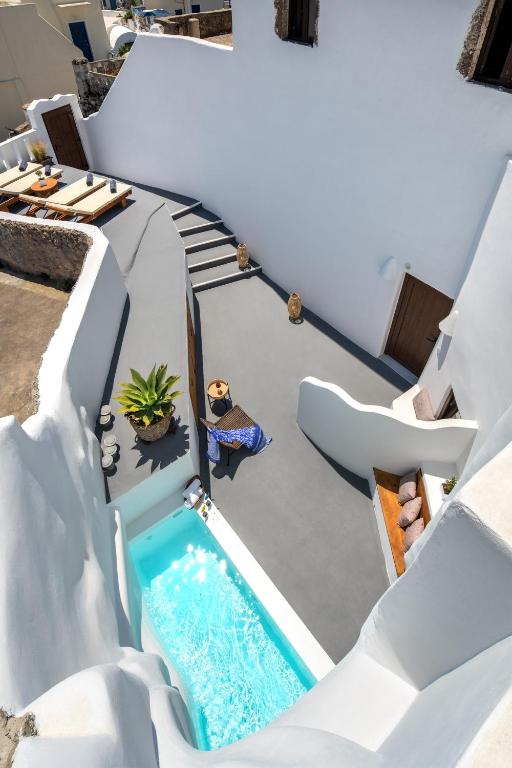 Bazén v ubytování Aegean Mist Luxury Suites nebo v jeho okolí