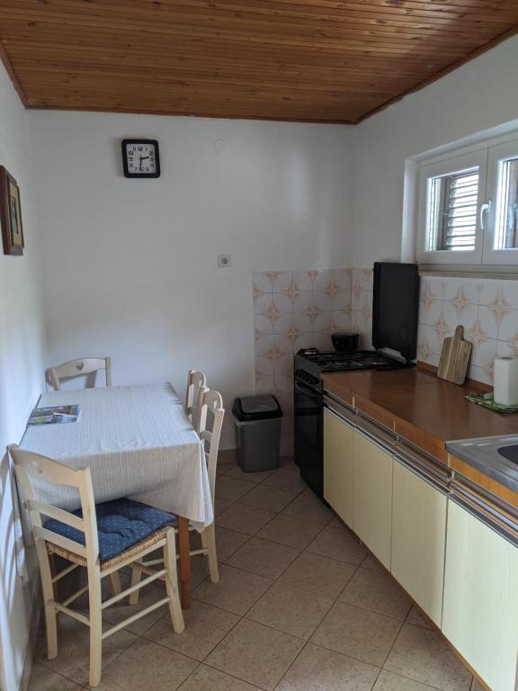 Kuchyň nebo kuchyňský kout v ubytování Apartment Fugosic