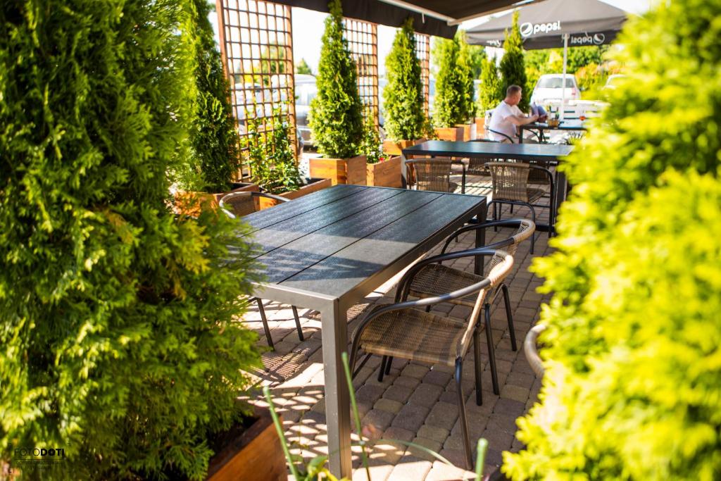 Vonkajšia záhrada v ubytovaní Gościniec Zacisze I blisko A2 Dąbie-Uniejów I restauracja