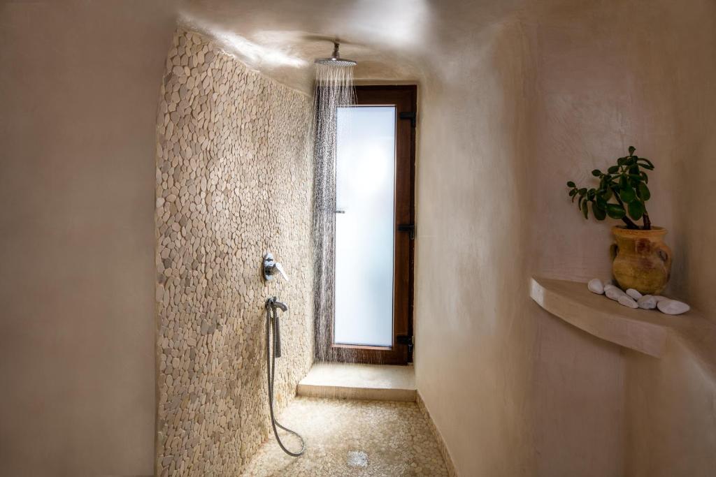 Koupelna v ubytování Aegean Mist Luxury Suites