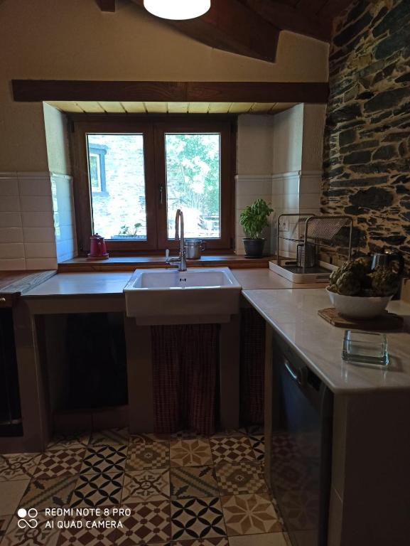 Kuchyň nebo kuchyňský kout v ubytování CASA DA LOAIRA