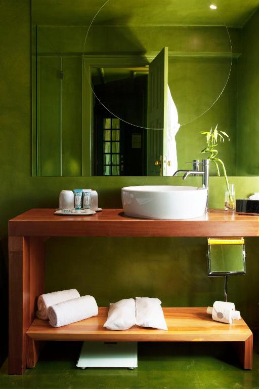 a bathroom with a counter with a sink and a mirror at Villa Cascais Boutique Hotel in Cascais