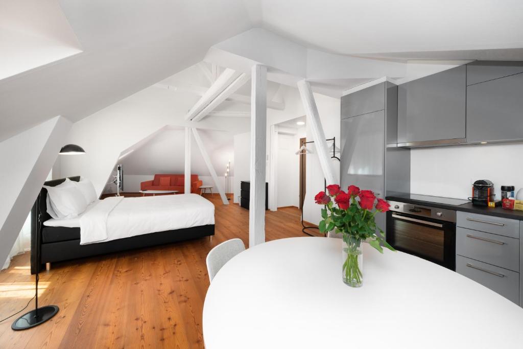 Postel nebo postele na pokoji v ubytování The Studios Montreux - Swiss Hotel Apartments