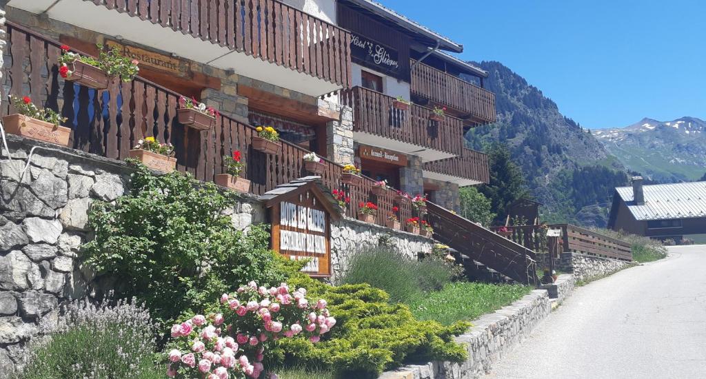 a building with flowers on the side of a road at Les Glières - Champagny-en-Vanoise in Champagny-en-Vanoise