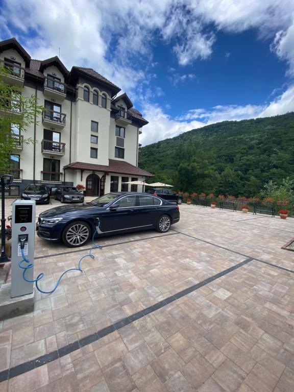 Nespecifikovaný výhled na hory nebo výhled na hory při pohledu z hotelu