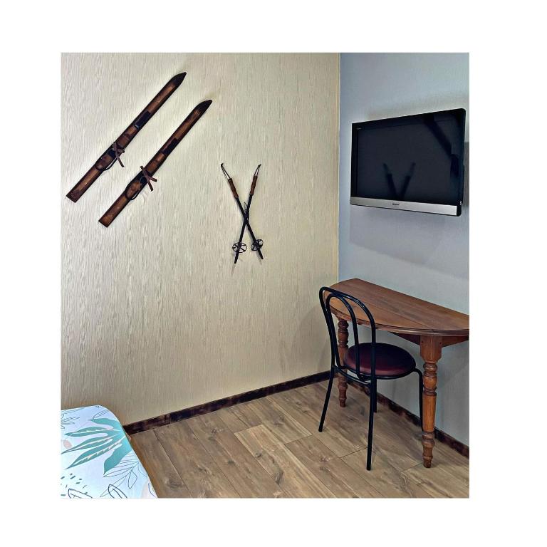TV a/nebo společenská místnost v ubytování Auberge du Raddon