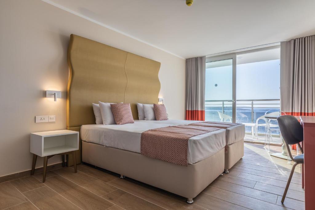 Postel nebo postele na pokoji v ubytování Seaview Hotel - Adults Only 16 Plus