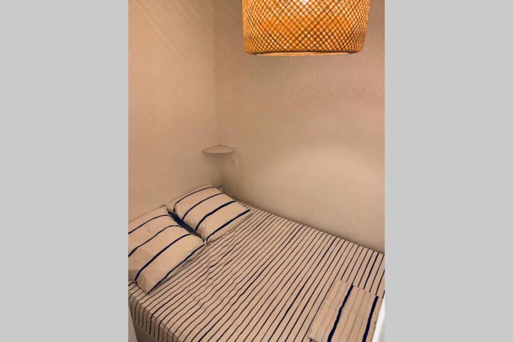 Tempat tidur dalam kamar di Appartement T2 Pyla sur Mer proche Corniche/Dune