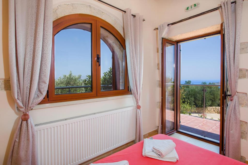 Postel nebo postele na pokoji v ubytování Villa Kourouni
