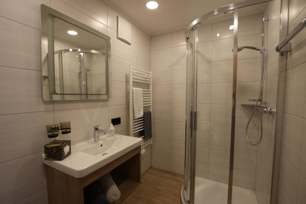 Koupelna v ubytování Haus Enzian Apartments