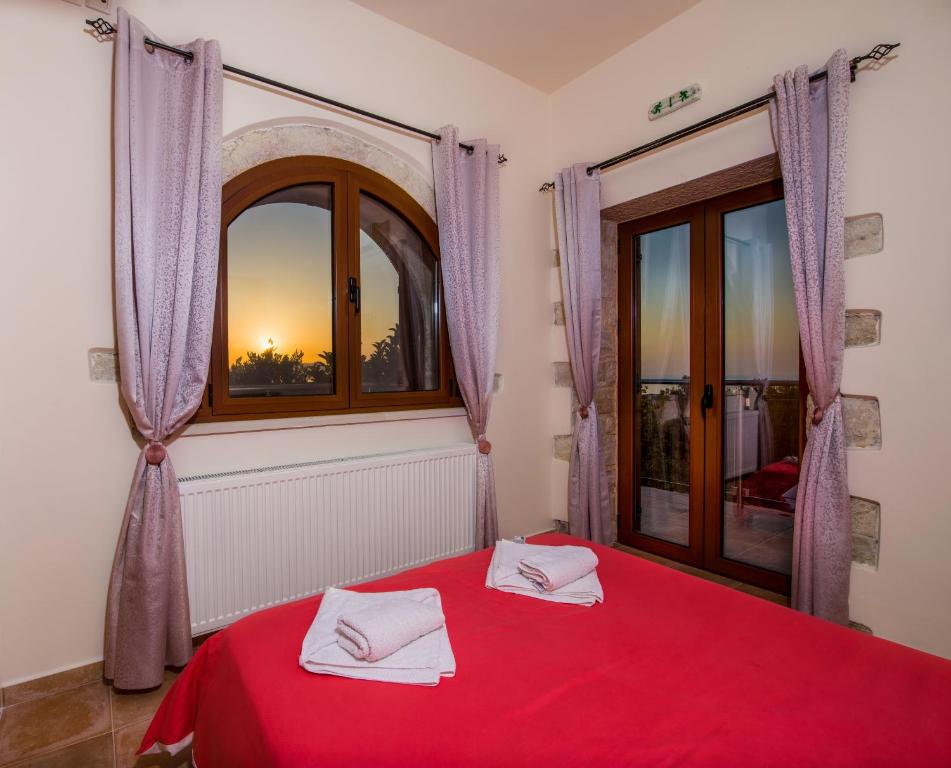 Postel nebo postele na pokoji v ubytování Villa Kourouni