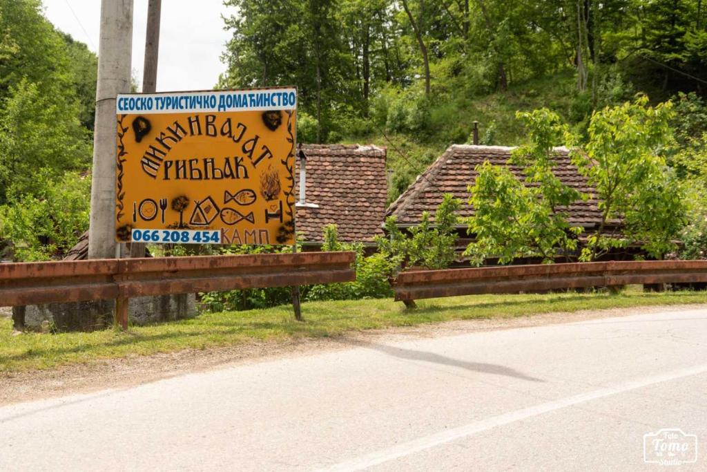 Certifikát, hodnocení, plakát nebo jiný dokument vystavený v ubytování Mikin vajat i ribnjak Korenita, Loznica