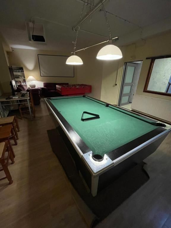 Biliár nebo kulečník v ubytování Aparthotel Sant Andreu