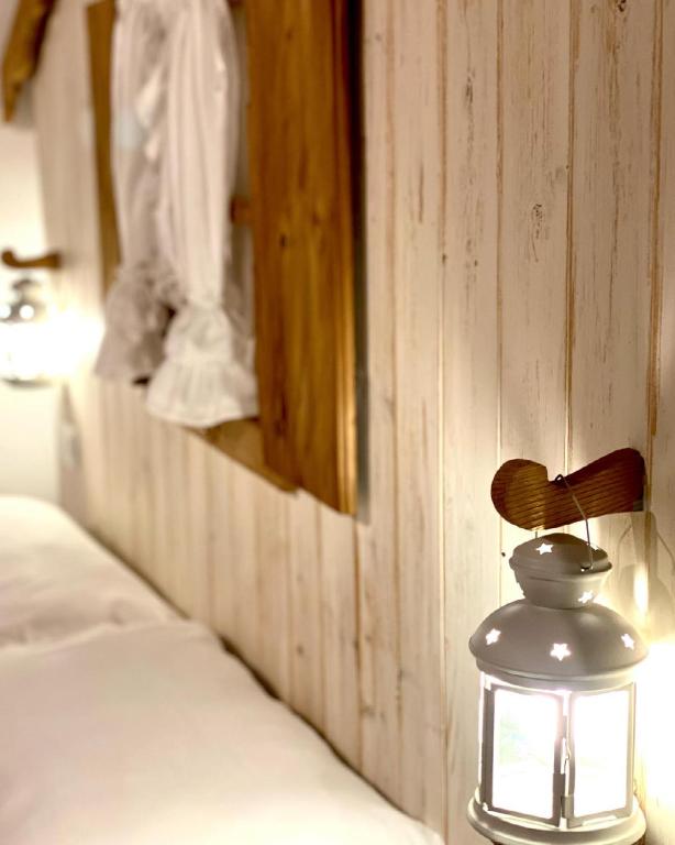 Postel nebo postele na pokoji v ubytování Enjoy Ledro B&B